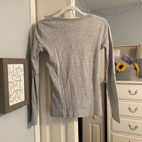 Gap Favorite Tee - Picture 2 of 6